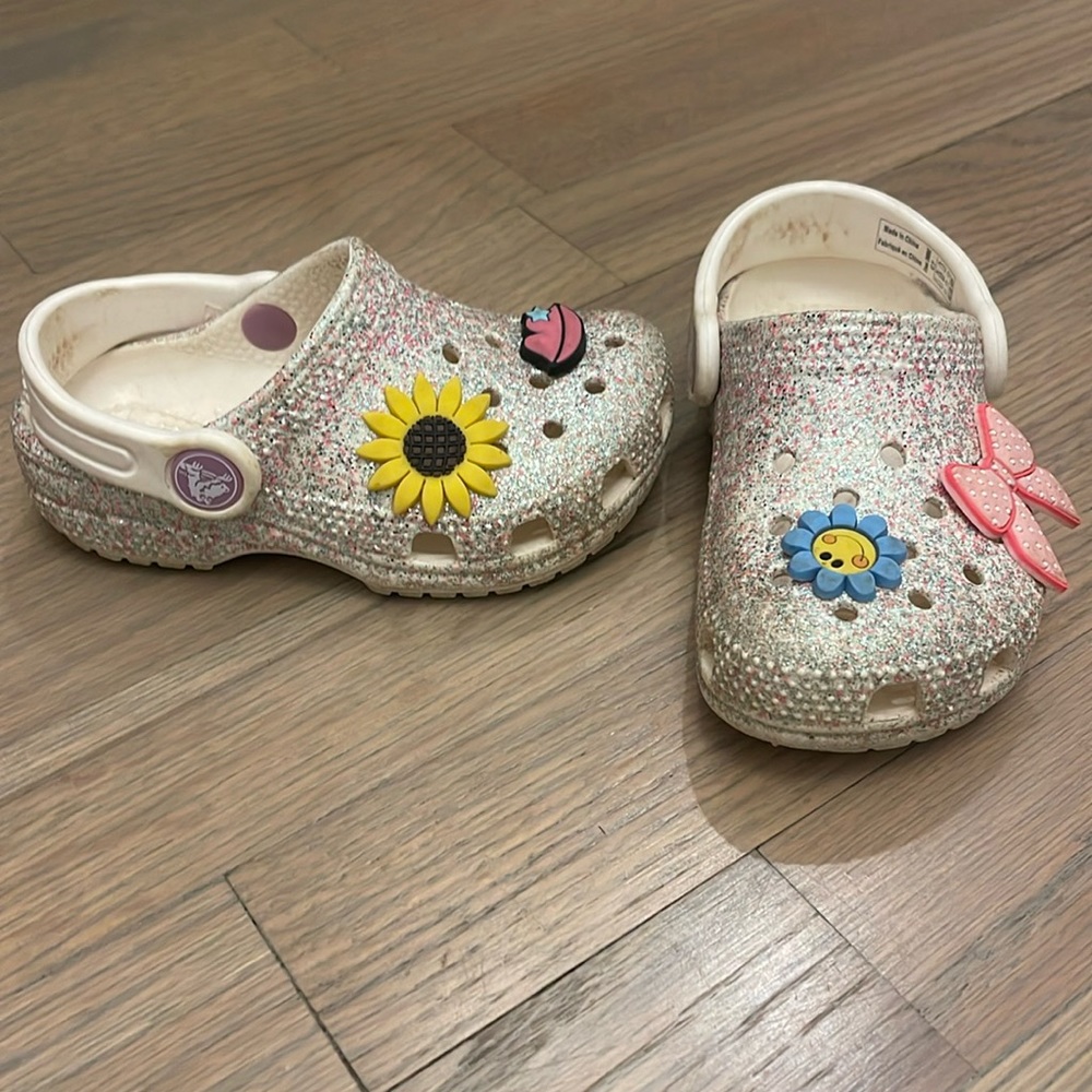 Toddler glittery crocs size 7.  Accessories come out!